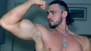 Muscular Control by Young Cocky Bodybuilder : Bicep and Pec Bouncing