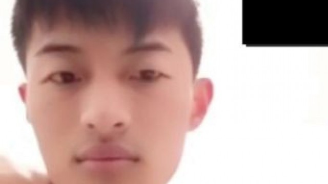 精瘦大鸡巴帅哥 at HoootGayPorn