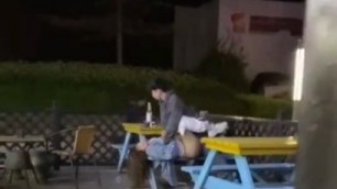 直男在公共場所以為都沒人看得到